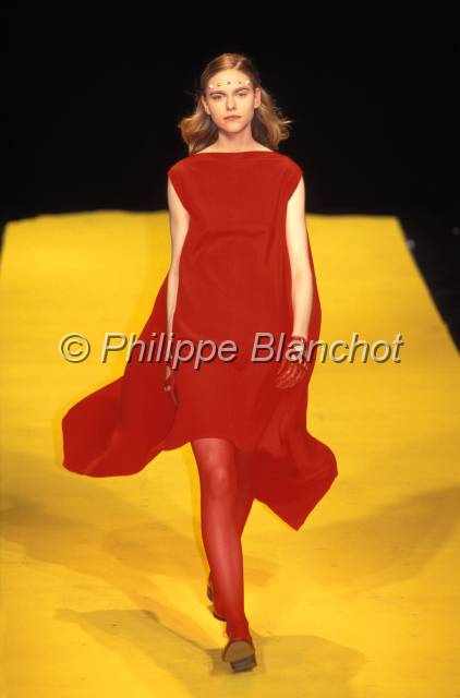 mode 01.JPG - Défilé Dirk Van Saene 1996Paris, France